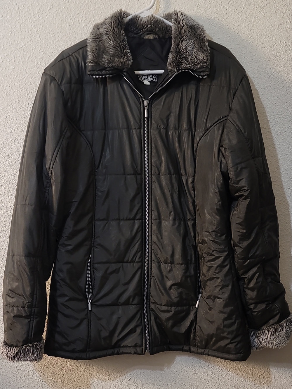 Black Quilted Faux-Fur Collar Jacket - Women